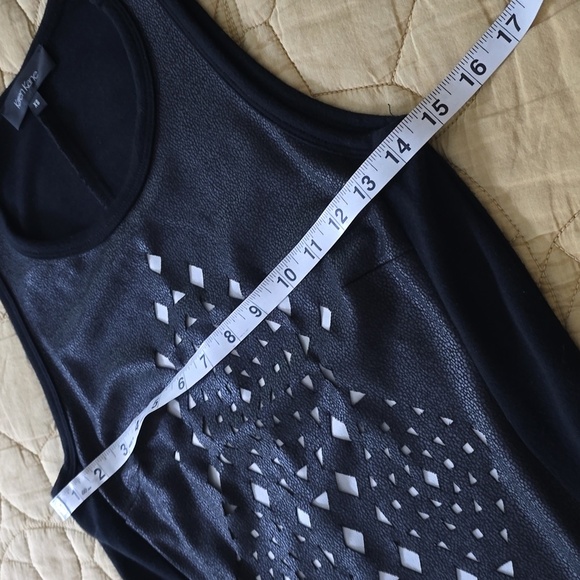 Karen Kane Sleeveless Dress - Picture 6 of 12